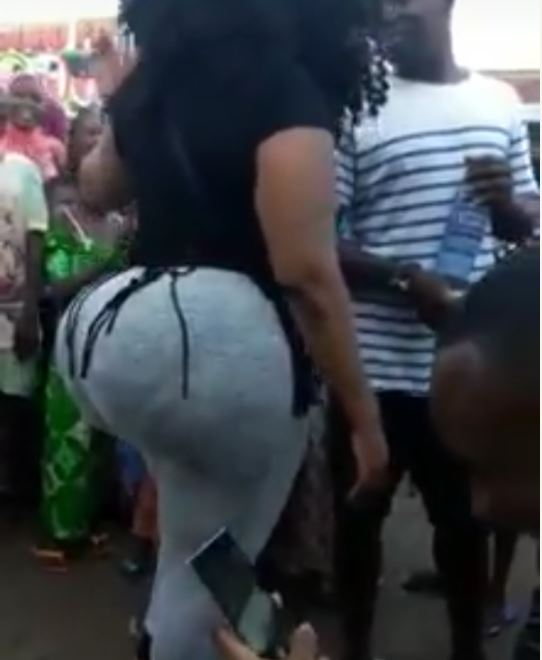 Lady With Big Backside Causes Commotion On The Streets Photos Video